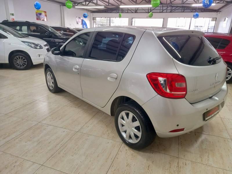 RENAULT - SANDERO - 2016/2017 - Prata - R$ 45.900,00