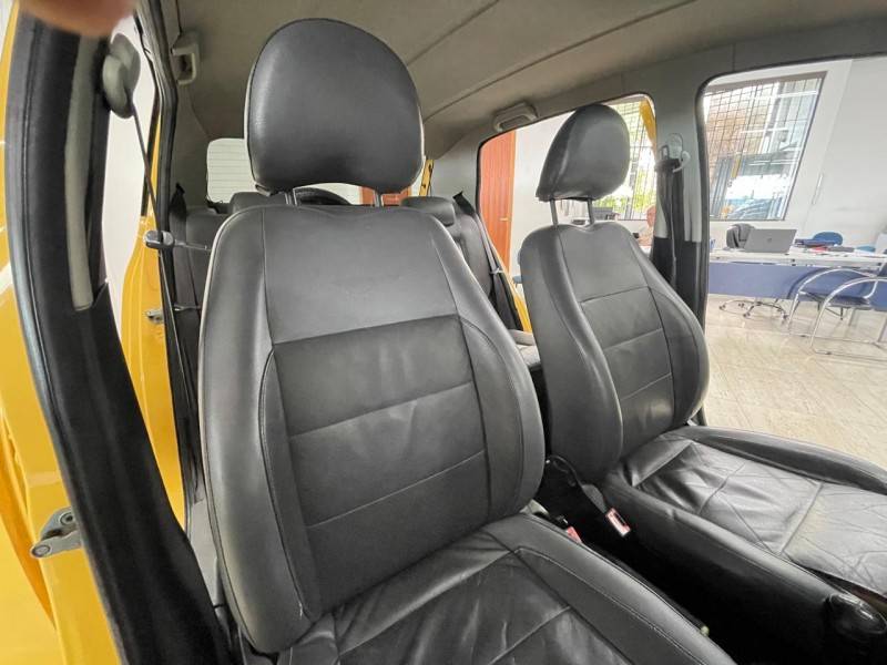 VOLKSWAGEN - CROSSFOX - 2005/2005 - Amarela - R$ 29.900,00