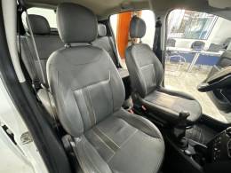 RENAULT - SANDERO - 2014/2015 - Branca - R$ 45.900,00