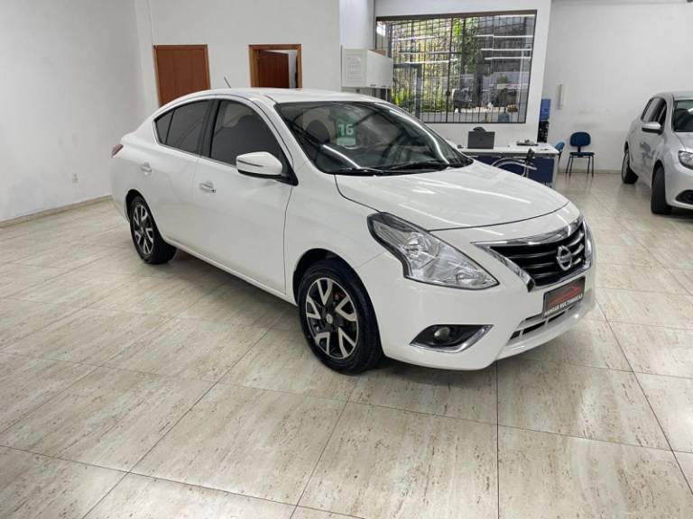 NISSAN - VERSA - 2016/2016 - Branca - R$ 52.900,00