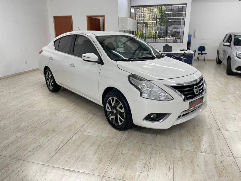 NISSAN - VERSA - 2016/2016 - Branca - R$ 52.900,00
