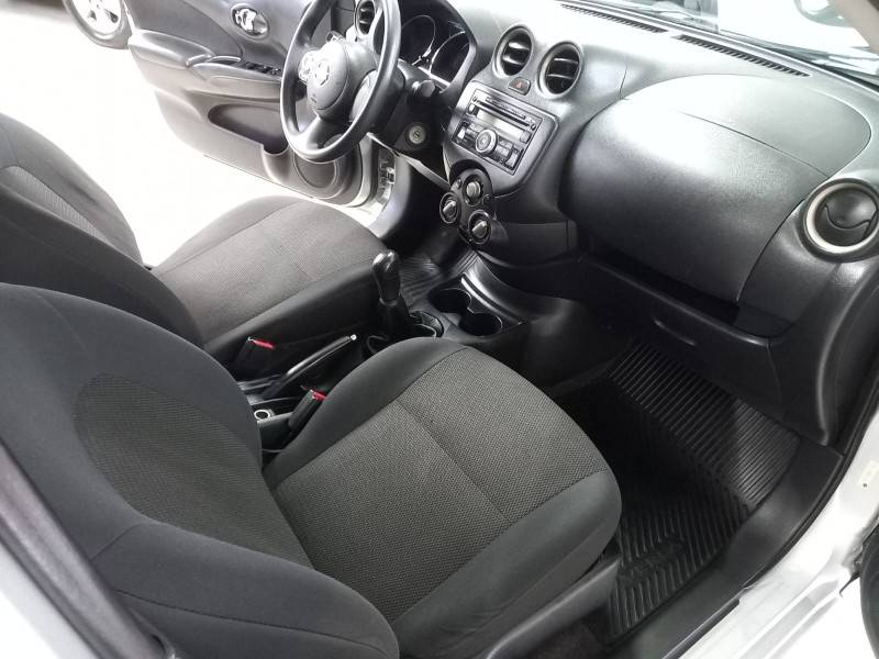 NISSAN - VERSA - 2014/2014 - Prata - R$ 42.900,00