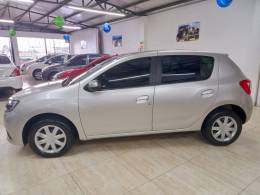 RENAULT - SANDERO - 2016/2017 - Prata - R$ 45.900,00