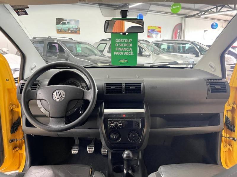 VOLKSWAGEN - CROSSFOX - 2005/2005 - Amarela - R$ 29.900,00