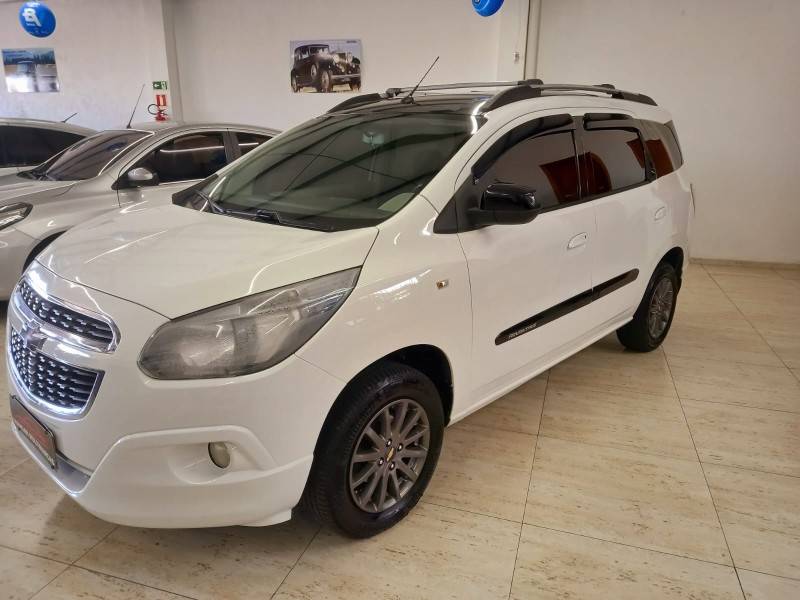 CHEVROLET - SPIN - 2013/2014 - Branca - R$ 46.900,00