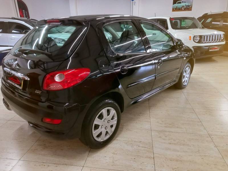 PEUGEOT - 207 - 2011/2011 - Preta - R$ 22.900,00