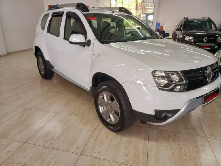 RENAULT - DUSTER - 2017/2018 - Branca - R$ 68.900,00
