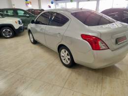 NISSAN - VERSA - 2014/2014 - Prata - R$ 42.900,00
