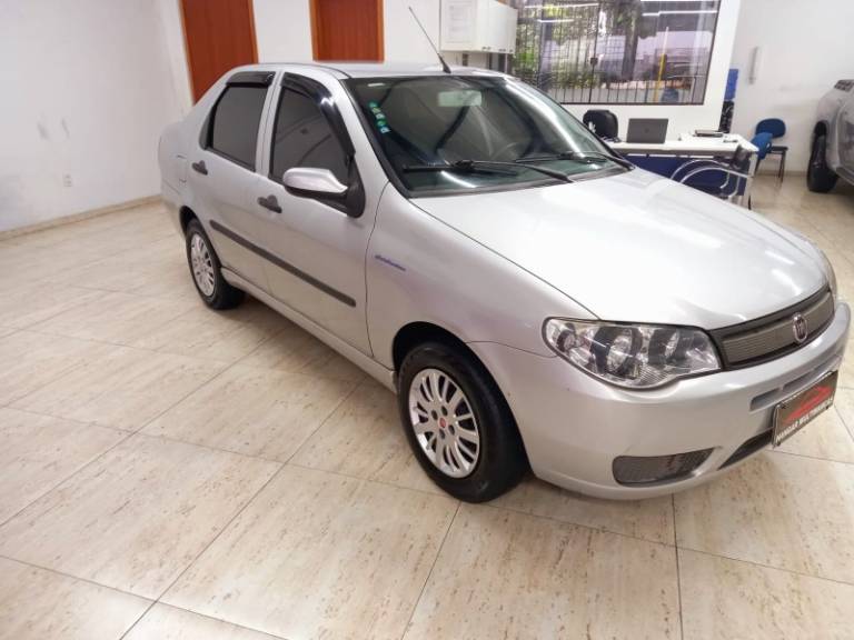 FIAT - SIENA - 2009/2010 - Prata - R$ 25.900,00