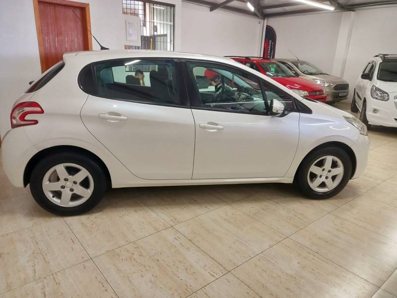 PEUGEOT - 208 - 2014/2014 - Branca - R$ 41.900,00