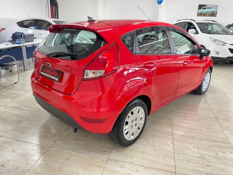 FORD - FIESTA - 2015/2016 - Vermelha - R$ 48.900,00