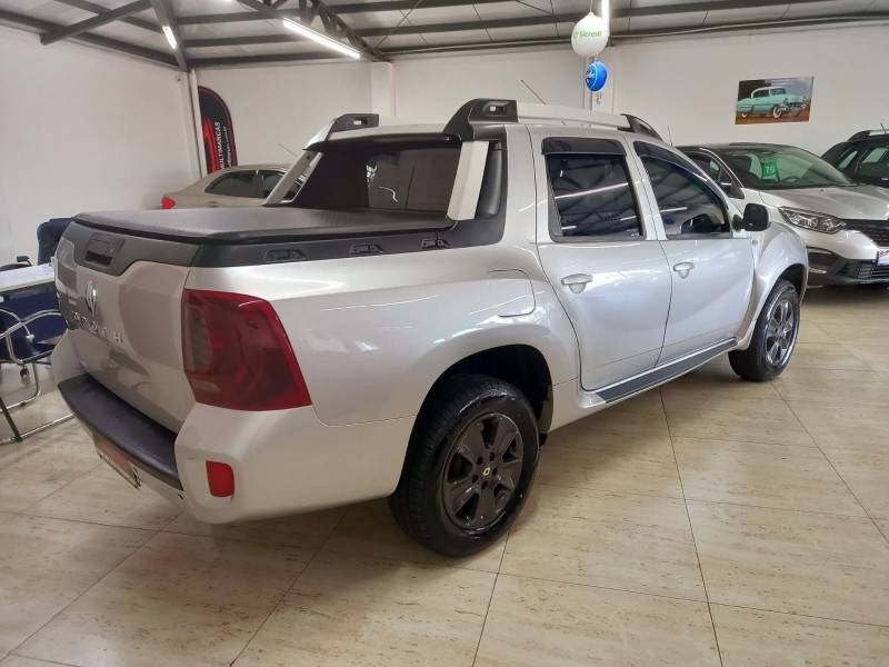 RENAULT - OROCH - 2018/2019 - Prata - R$ 76.900,00