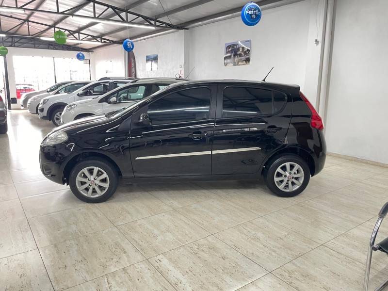FIAT - PALIO - 2013/2014 - Preta - R$ 36.900,00