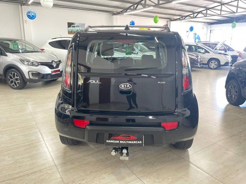 KIA MOTORS - SOUL - 2011/2012 - Preta - R$ 43.900,00