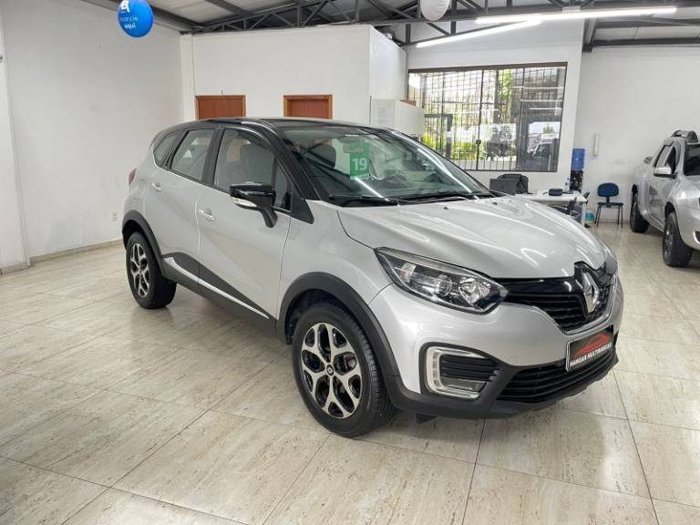 RENAULT - CAPTUR - 2018/2019 - Prata - R$ 75.900,00