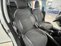 PEUGEOT - 2008 - 2015/2016 - Branca - R$ 53.900,00