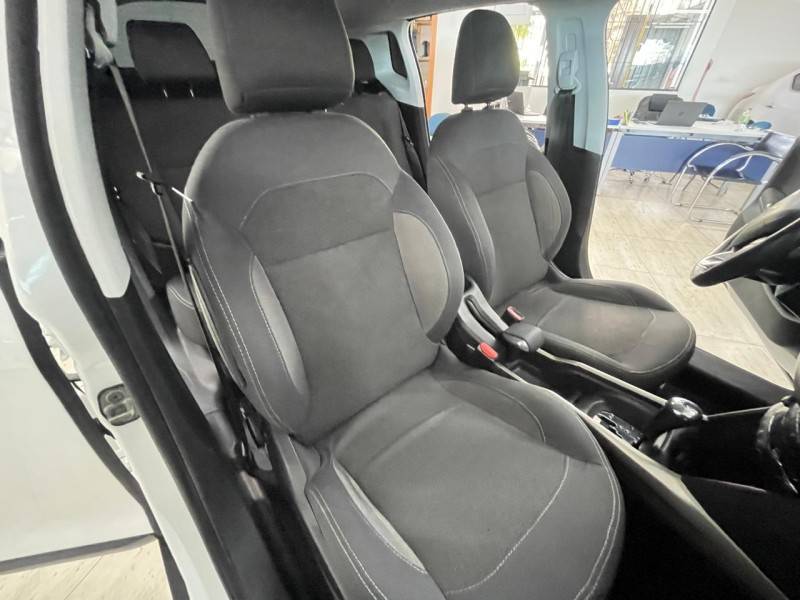 PEUGEOT - 2008 - 2015/2016 - Branca - R$ 53.900,00