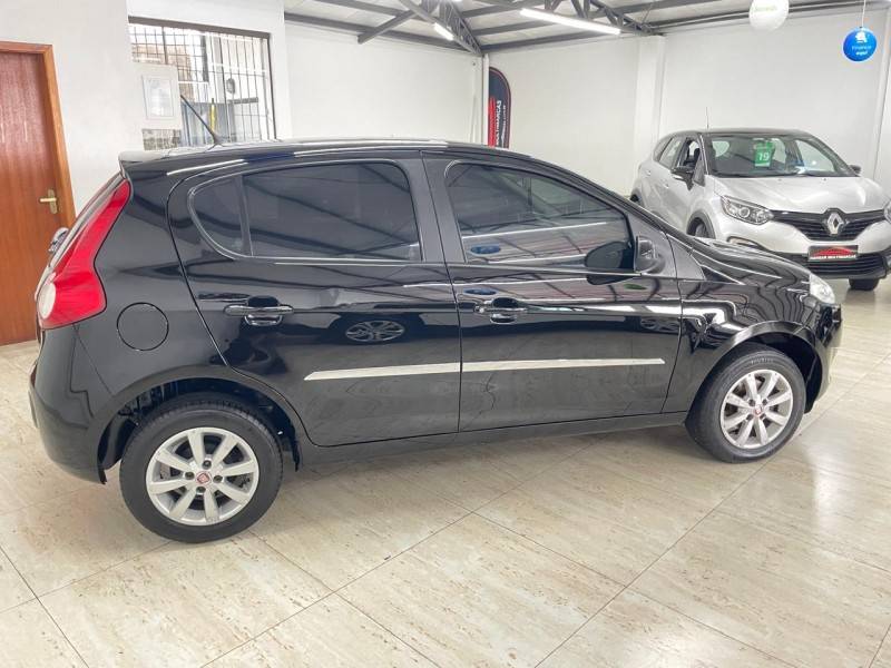 FIAT - PALIO - 2013/2014 - Preta - R$ 36.900,00