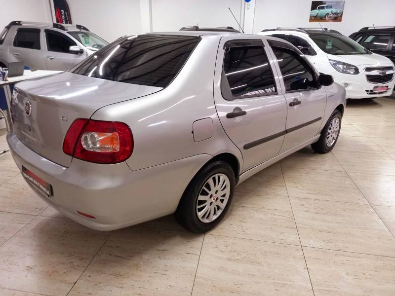 FIAT - SIENA - 2009/2010 - Prata - R$ 25.900,00