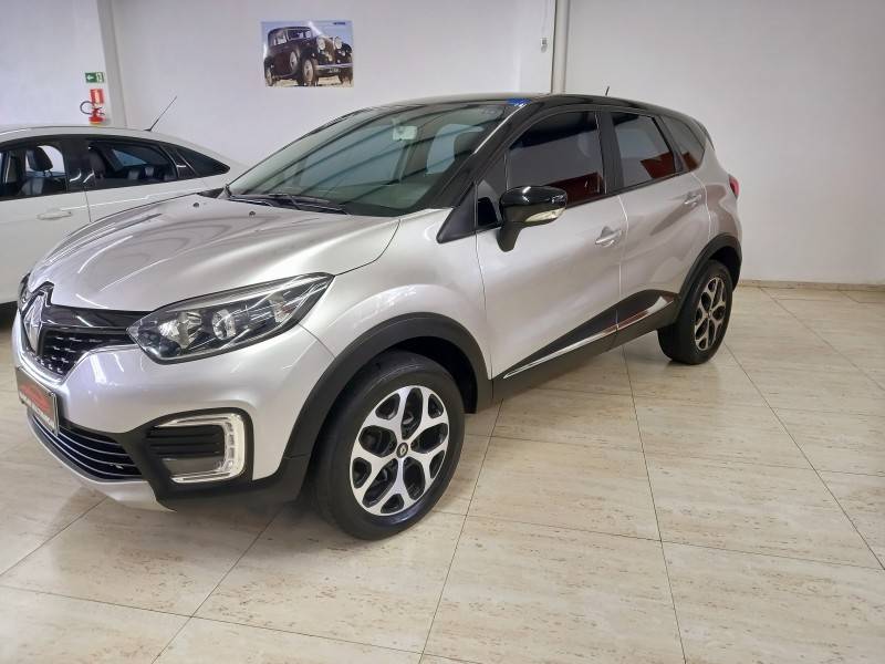 RENAULT - CAPTUR - 2018/2019 - Prata - R$ 75.900,00