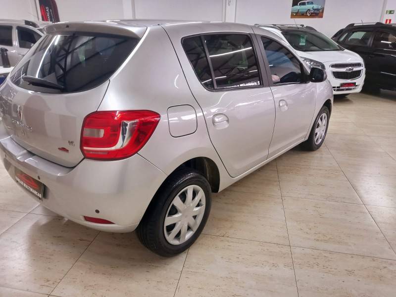 RENAULT - SANDERO - 2016/2017 - Prata - R$ 45.900,00