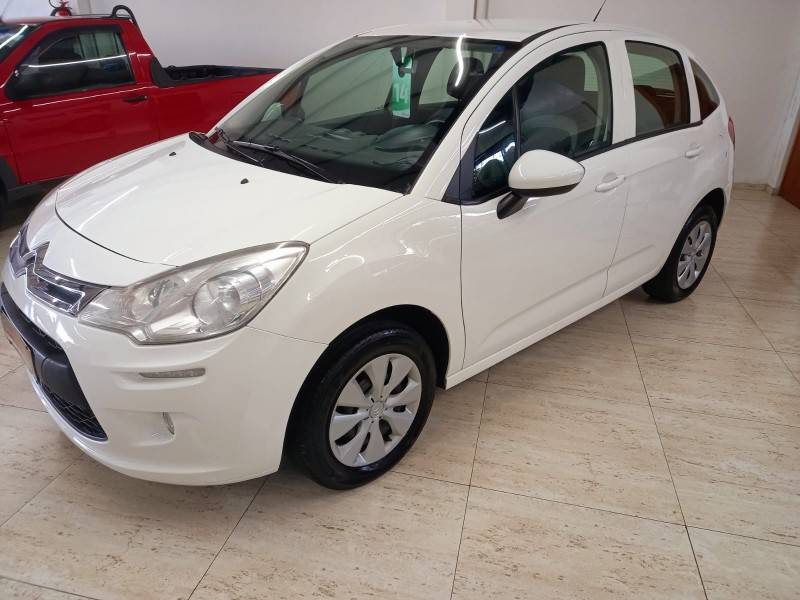 CITROËN - C3 - 2013/2014 - Branca - R$ 36.900,00