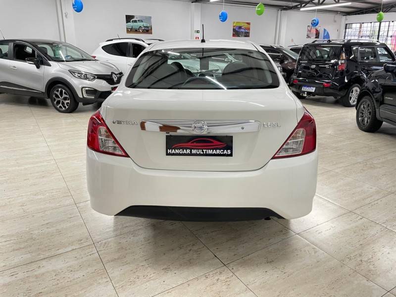 NISSAN - VERSA - 2016/2016 - Branca - R$ 52.900,00