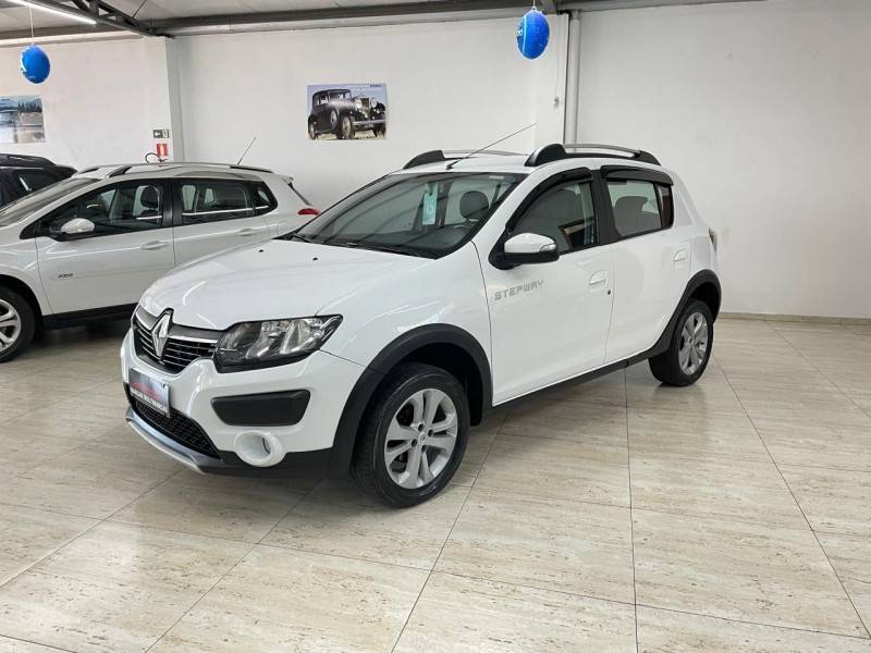 RENAULT - SANDERO - 2014/2015 - Branca - R$ 45.900,00
