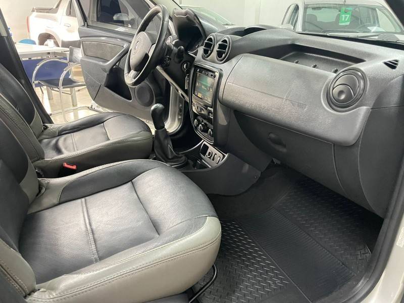 RENAULT - DUSTER - 2013/2014 - Prata - R$ 53.900,00