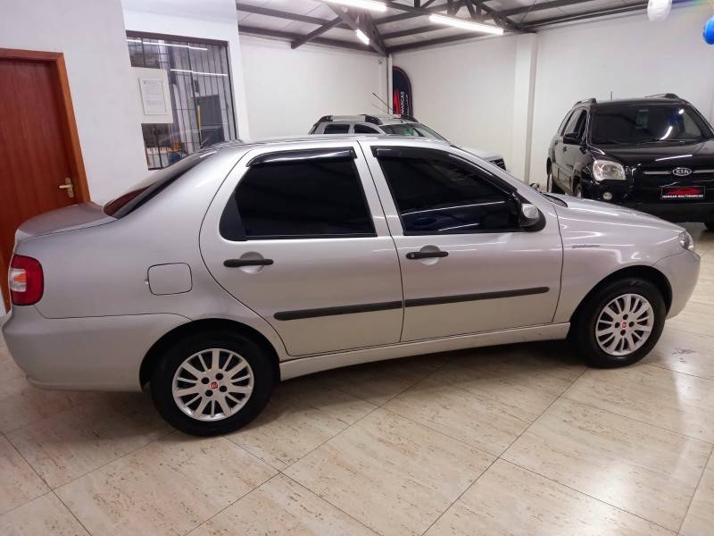 FIAT - SIENA - 2009/2010 - Prata - R$ 25.900,00