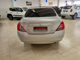 NISSAN - VERSA - 2014/2014 - Prata - R$ 42.900,00