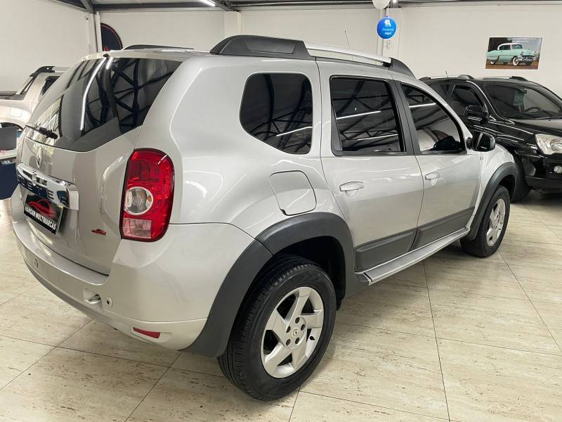 RENAULT - DUSTER - 2013/2014 - Prata - R$ 53.900,00