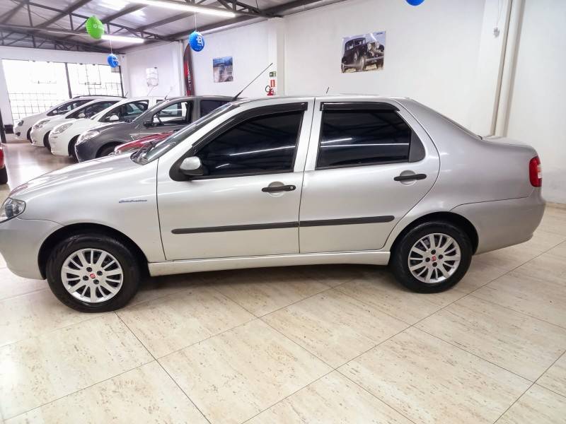FIAT - SIENA - 2009/2010 - Prata - R$ 25.900,00