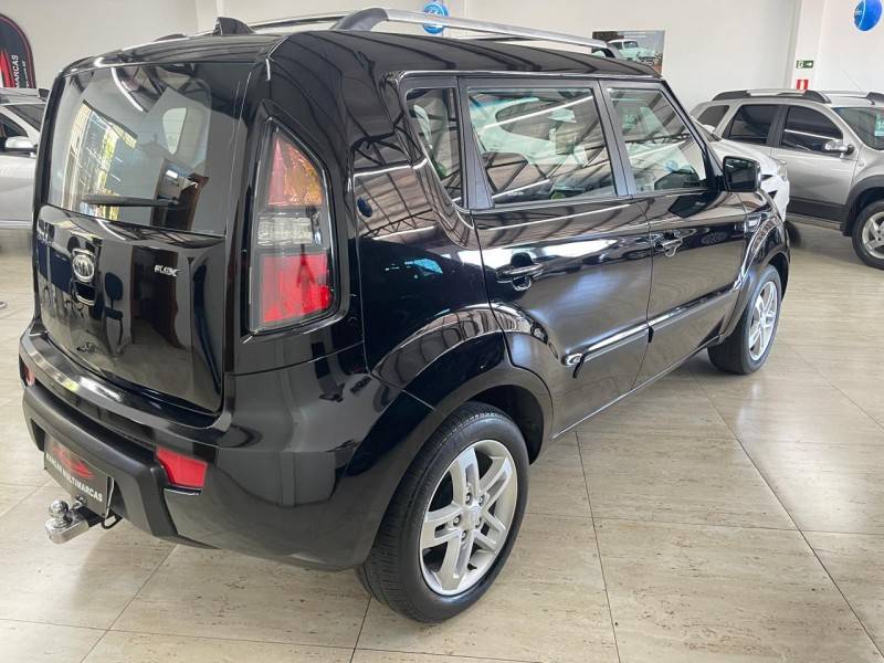 KIA MOTORS - SOUL - 2011/2012 - Preta - R$ 43.900,00