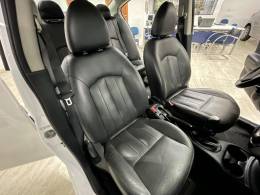 NISSAN - VERSA - 2016/2016 - Branca - R$ 52.900,00