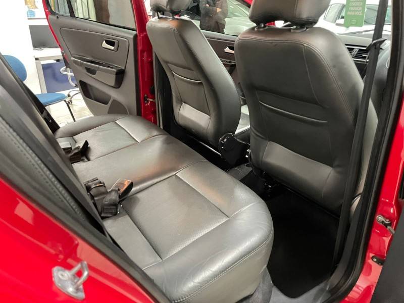 VOLKSWAGEN - FOX - 2012/2012 - Vermelha - R$ 32.900,00
