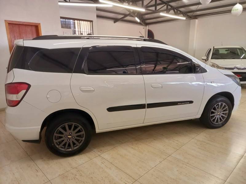 CHEVROLET - SPIN - 2013/2014 - Branca - R$ 46.900,00